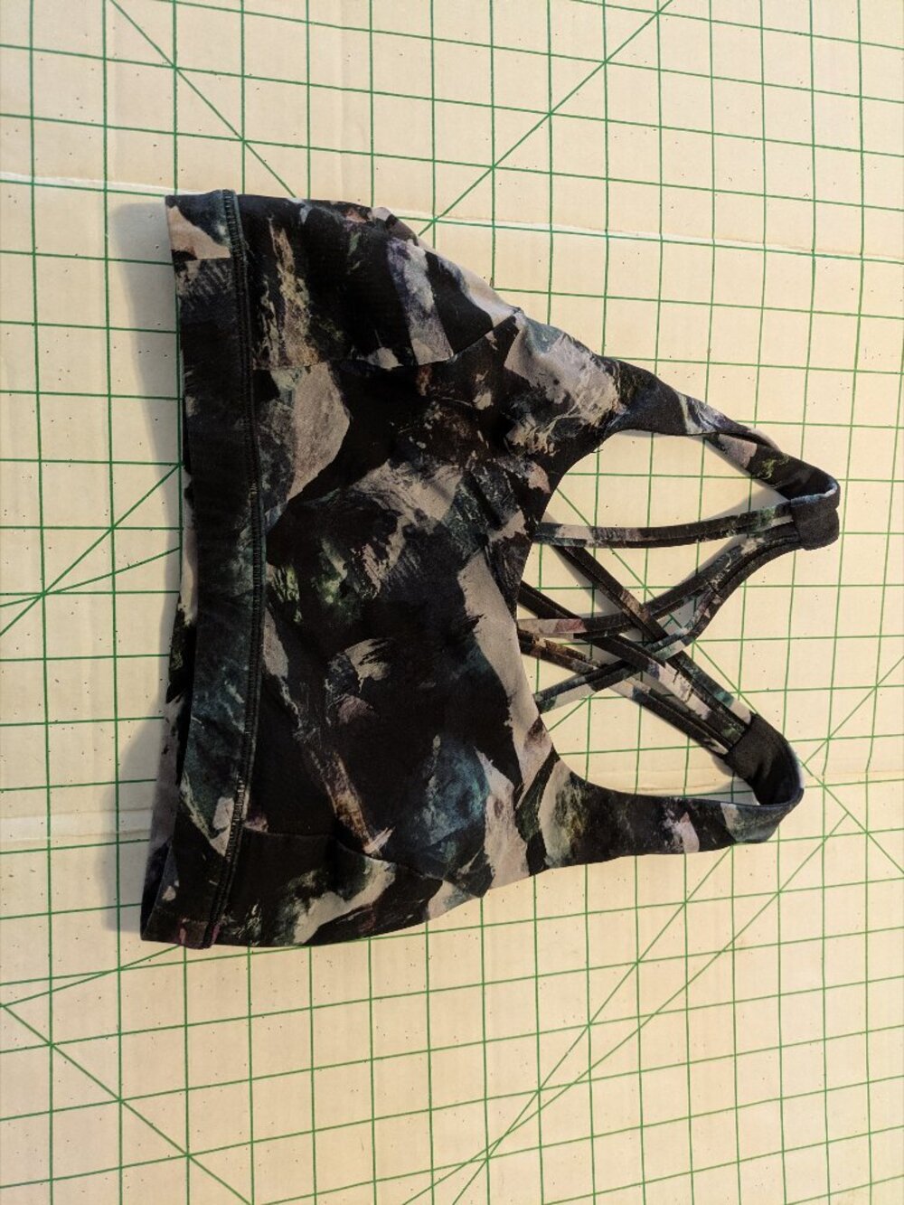 EUC Lululemon Free to Be Serene yoga bra size 4 - Picture 6 of 6